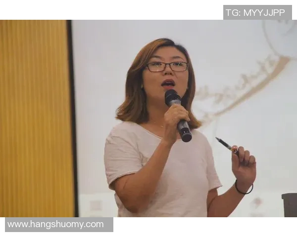 成都羽毛球队在杯赛中的拼搏历程与荣耀时刻全景回顾 成都羽毛球队在杯赛中的拼搏历程与荣耀时刻全景回顾