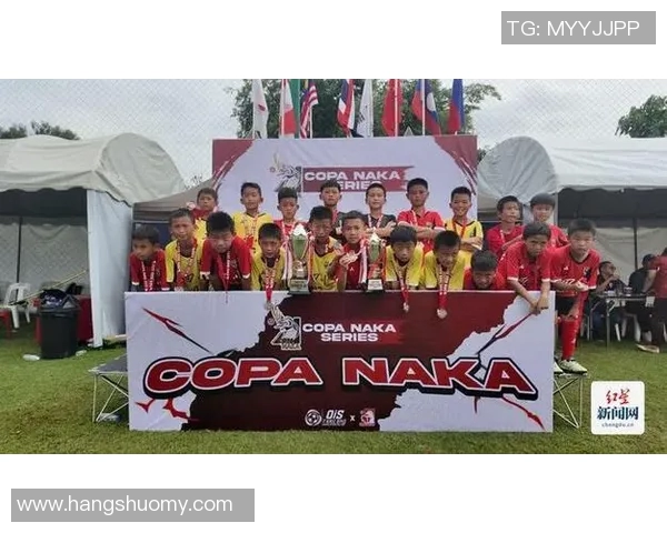 成都足球队团队协作能力显著提升创新高引发广泛关注与赞誉 成都足球队团队协作能力显著提升创新高引发广泛关注与赞誉