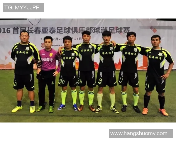 日本足球明星在上海的精彩瞬间与球迷互动的热情故事