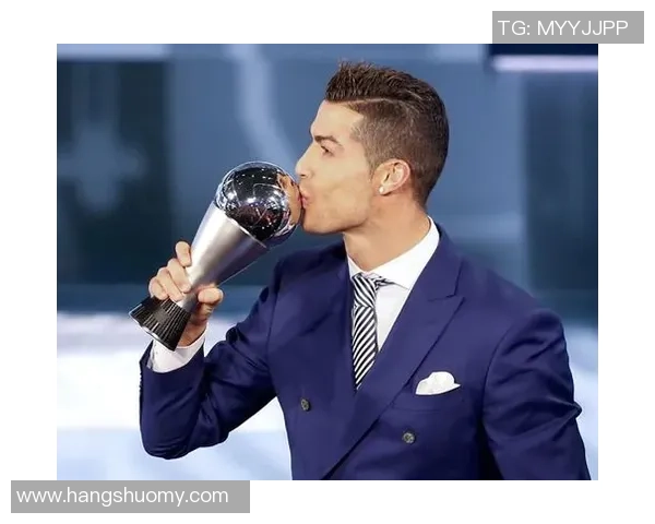 足球巨星C罗荣获多项国际大奖展现卓越足球才华与影响力