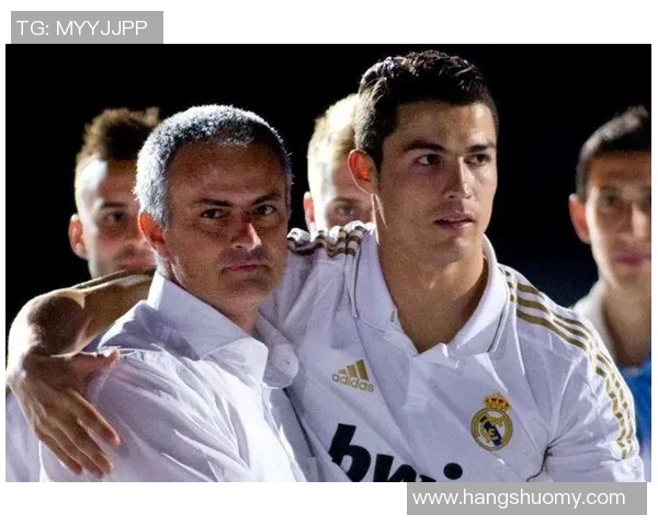 足球明星女友盛赞其帽子戏法表现称赞不已引发热议