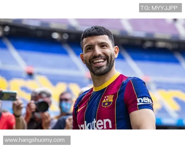 足球明星长发造型男生照片欣赏展现个性与魅力的时尚风采