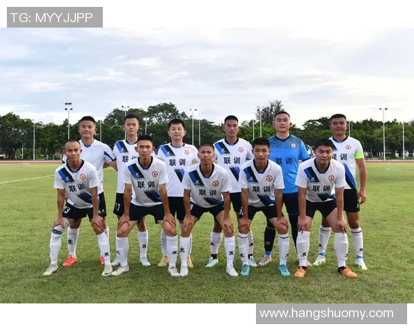 足球明星骑行高清视频展现运动魅力与激情瞬间